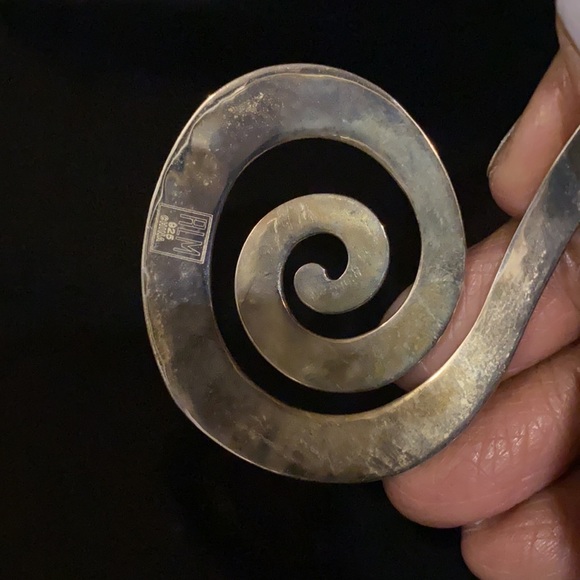 Neck - Picture 3 of 3